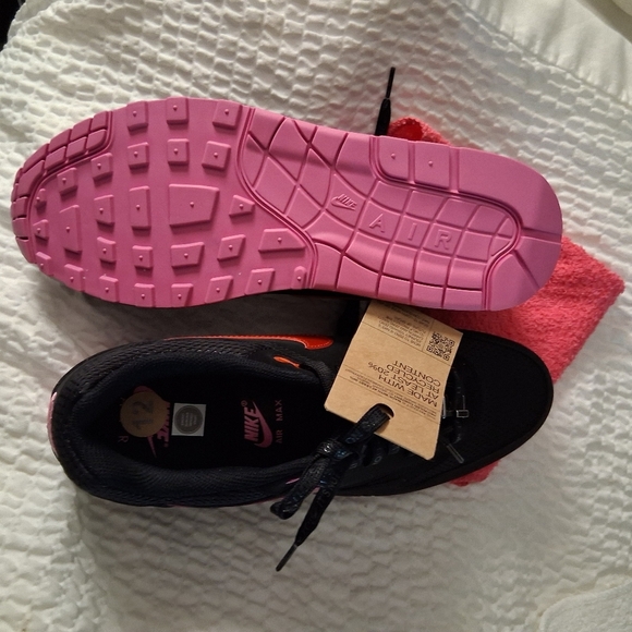 Nike Air Max 1 PRM Valentine's Day Black Playful Pink HV2302-001 sz 12 - Picture 9 of 10